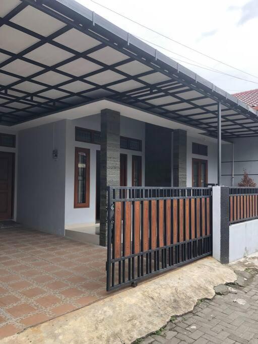 Richandy House - 3 Bedroom Full Ac & Hot Water Kejayan Ngoại thất bức ảnh